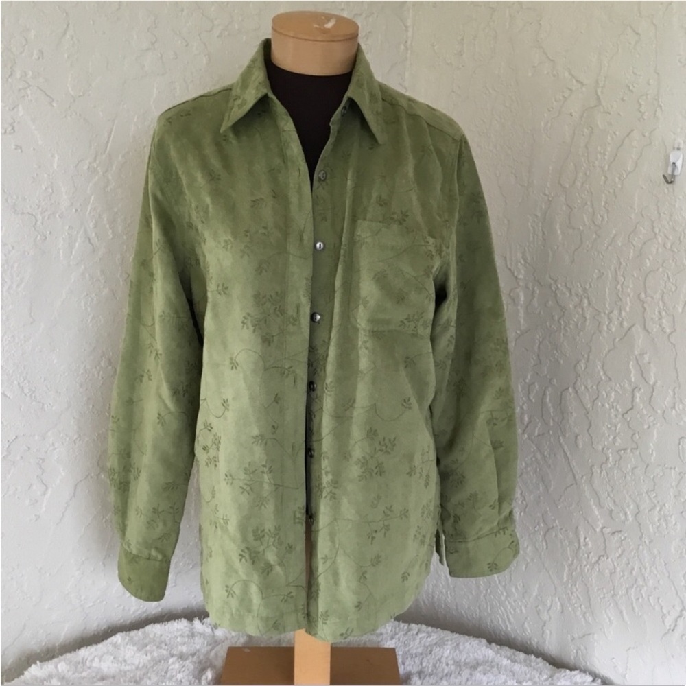 Apparenza long sleeve button down top Woman’s size Medium green medium w…